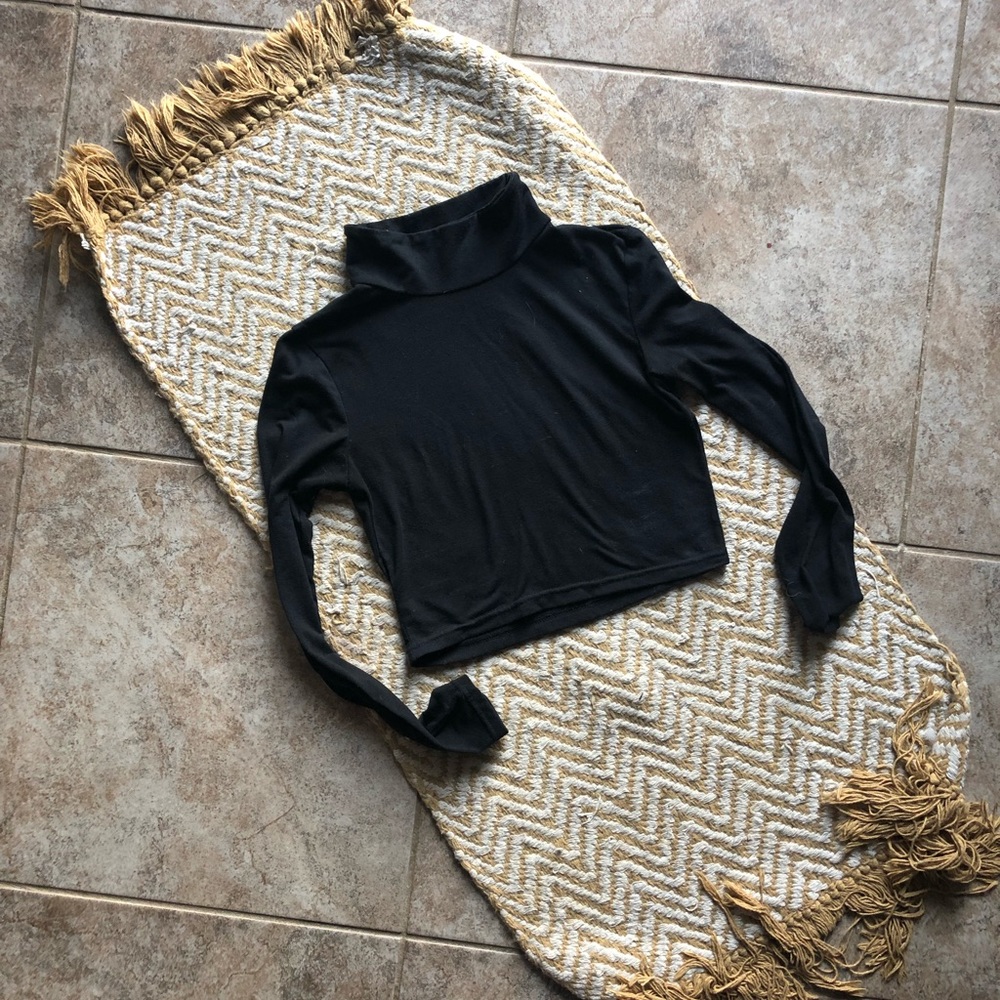 Black mock neck top size s